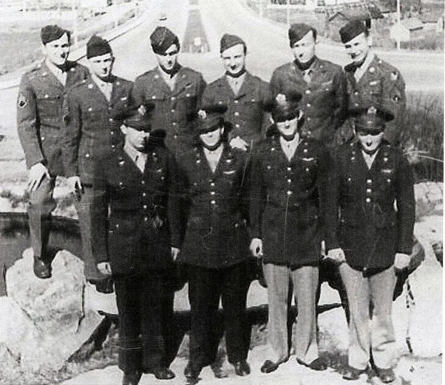 L'équipage du B17 « Slightly Dangerous »